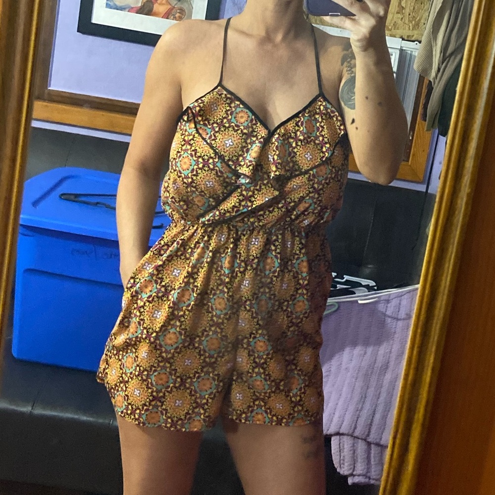 Women’s floral romper medium